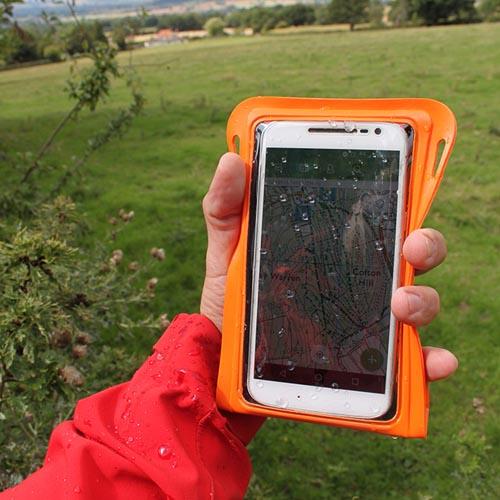 Aquapac TrailProof phone case | oranje